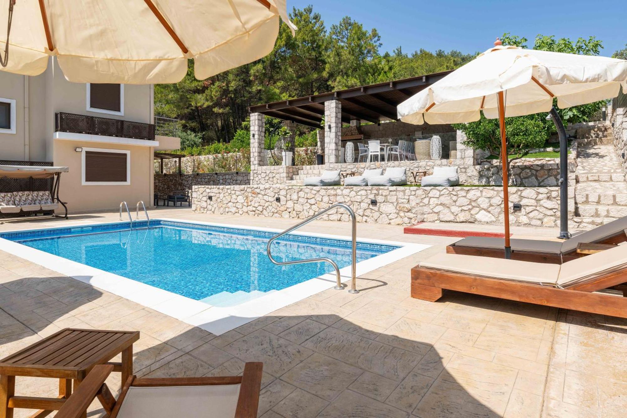 Adonis In Nature Villa